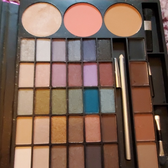 Cosmetics - Picture 2 of 8